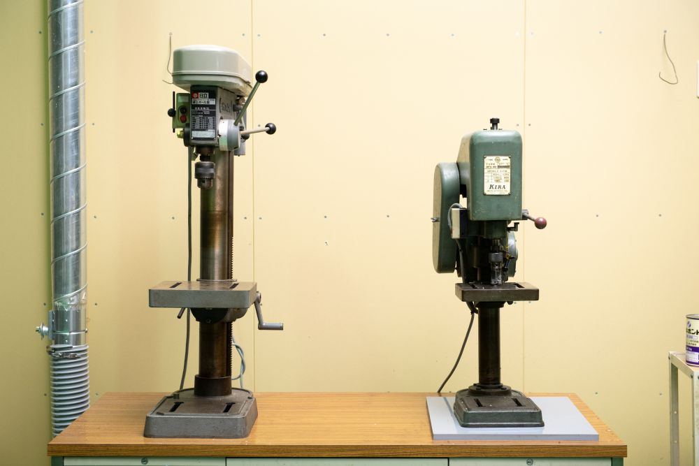 ボール盤、タッパー｜プラスチック（樹脂）加工専門｜有限会社エナテック 福井｜各種工業用部品 / 店舗用プライスレール・POPケース / 店舗用什器・展示台