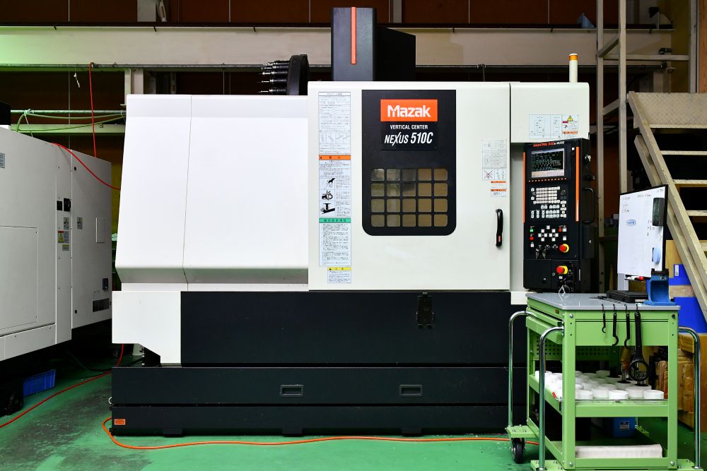 立型マシニングセンター　VCN-510C　/　Mazak｜プラスチック（樹脂）加工専門｜有限会社エナテック 福井｜各種工業用部品 / 店舗用プライスレール・POPケース / 店舗用什器・展示台