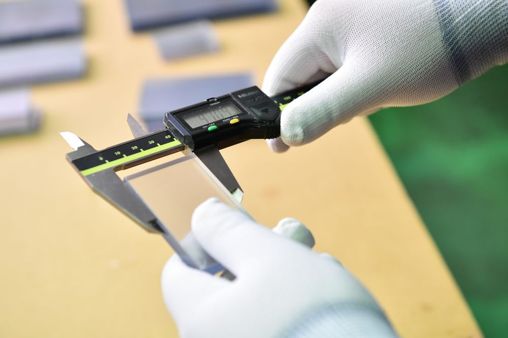 検品・梱包｜プラスチック（樹脂）加工専門｜有限会社エナテック 福井｜各種工業用部品 / 店舗用プライスレール・POPケース / 店舗用什器・展示台