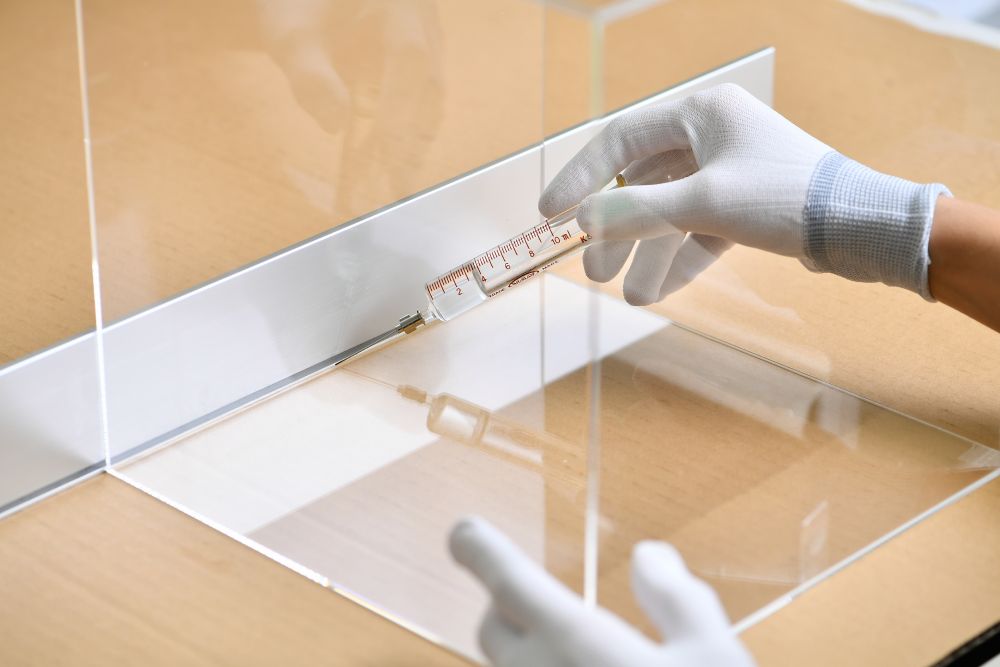 接着加工｜プラスチック（樹脂）加工専門｜有限会社エナテック 福井｜各種工業用部品 / 店舗用プライスレール・POPケース / 店舗用什器・展示台