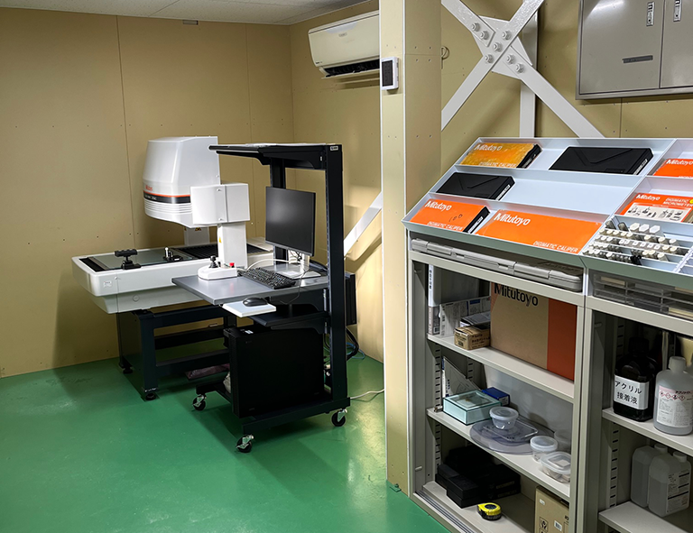 検品・梱包｜プラスチック（樹脂）加工専門｜有限会社エナテック 福井｜各種工業用部品 / 店舗用プライスレール・POPケース / 店舗用什器・展示台