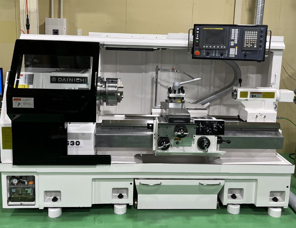 CNC旋盤　DL-530　/　DAINICHI　｜プラスチック（樹脂）加工専門｜有限会社エナテック 福井｜各種工業用部品 / 店舗用プライスレール・POPケース / 店舗用什器・展示台