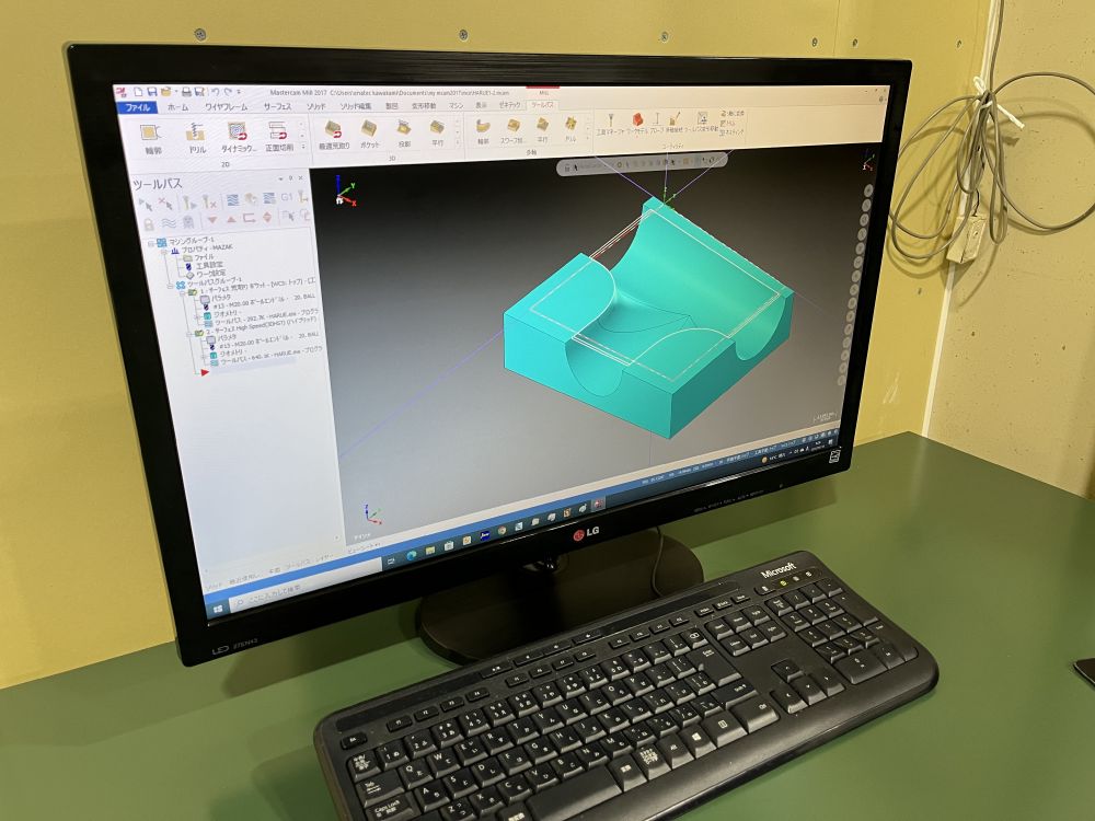 Mill3D(CADCAM)　/　Mastercam｜プラスチック（樹脂）加工専門｜有限会社エナテック 福井｜各種工業用部品 / 店舗用プライスレール・POPケース / 店舗用什器・展示台