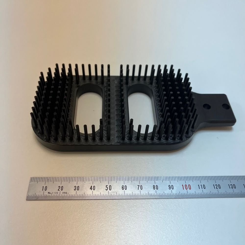 MC501CD R6加工品｜エンジニアプラスチック加工品｜プラスチック（樹脂）加工専門｜有限会社エナテック 福井｜各種工業用部品 / 店舗用プライスレール・POPケース / 店舗用什器・展示台｜新型コロナ飛沫感染防止パネル