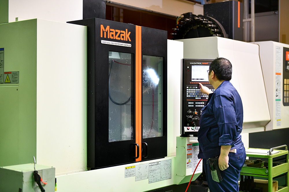 エナテック採用情報｜プラスチック（樹脂）加工専門｜有限会社エナテック 福井｜各種工業用部品 / 店舗用プライスレール・POPケース / 店舗用什器・展示台